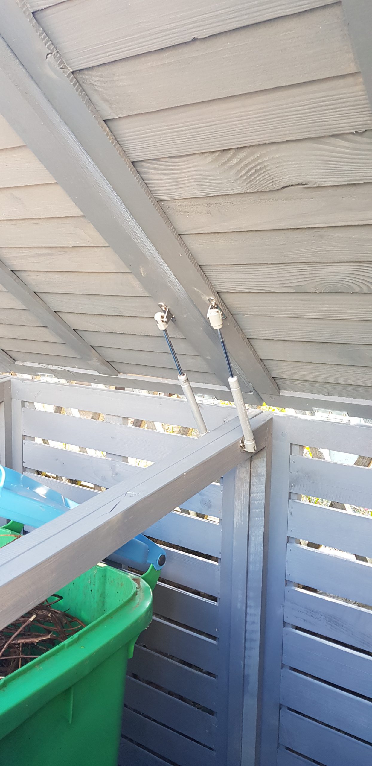 Wheelie Bin Cover spare gas struts - Image 2